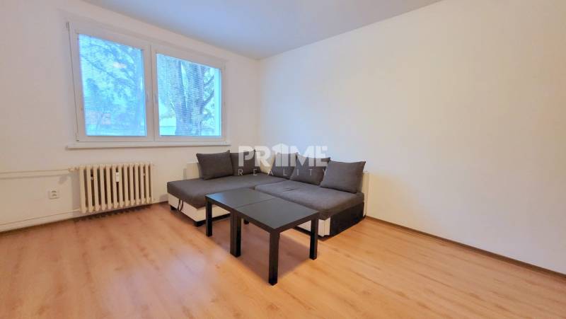 Pekný 2i byt, REKONŠTRUKCIA, TICHÁ ČASŤ, ulica A.Gwerkovej, Petržalka