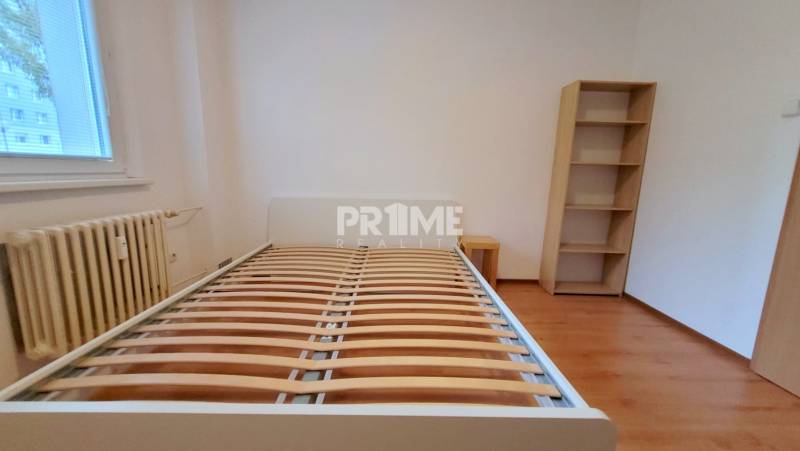 Pekný 2i byt, REKONŠTRUKCIA, TICHÁ ČASŤ, ulica A.Gwerkovej, Petržalka