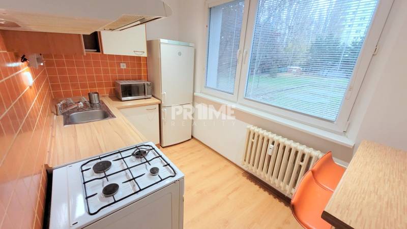 Pekný 2i byt, REKONŠTRUKCIA, TICHÁ ČASŤ, ulica A.Gwerkovej, Petržalka