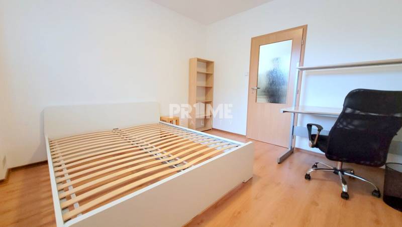 Pekný 2i byt, REKONŠTRUKCIA, TICHÁ ČASŤ, ulica A.Gwerkovej, Petržalka