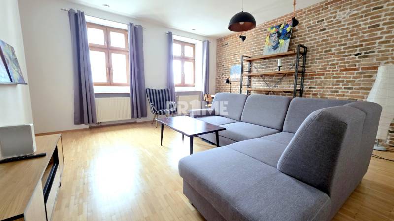 JEDINEČNÝ 2i byt, REKONŠT., 2 X .SAMOST.IZBA, Hviezdoslavovo nám. 