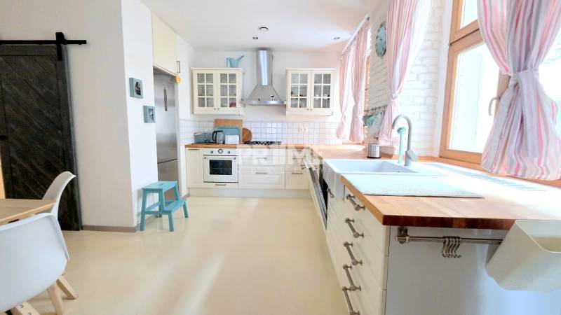 JEDINEČNÝ 2i byt, REKONŠT., 2 X .SAMOST.IZBA, Hviezdoslavovo nám. 