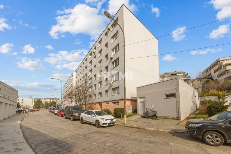 MODERNÝ 2i byt, REKONŠTRUKCIA, KLÍMA, MOZARTOVA ulica, Horský park