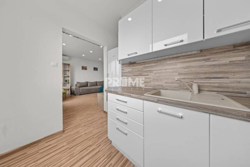 MODERNÝ 2i byt, REKONŠTRUKCIA, KLÍMA, MOZARTOVA ulica, Horský park