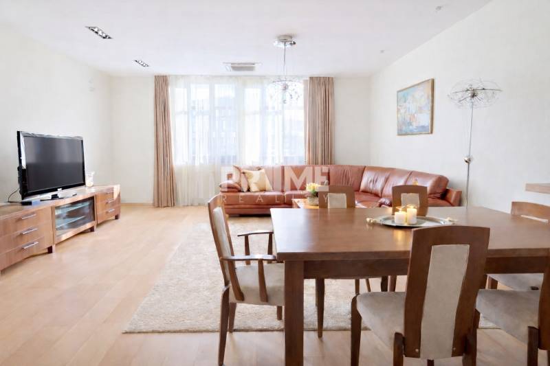 VEĽKOMETRÁŽNY 3i byt, 2xkúpeľňa, šatník, balkón, klíma, garáž, CENTRUM