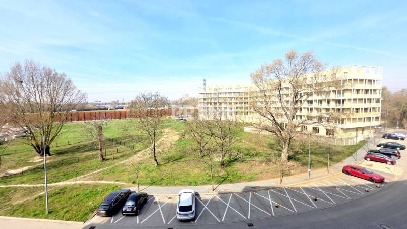 MODERNÝ 2i byt, NOVÝ RUŽINOV, PARKING, KLÍMA, BALKÓN, Bajkálska ulica