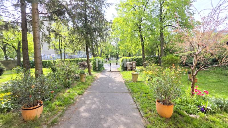 MODERNÝ 2i byt, REKONŠTRUKCIA, Pionierska ulica, Nové Mesto