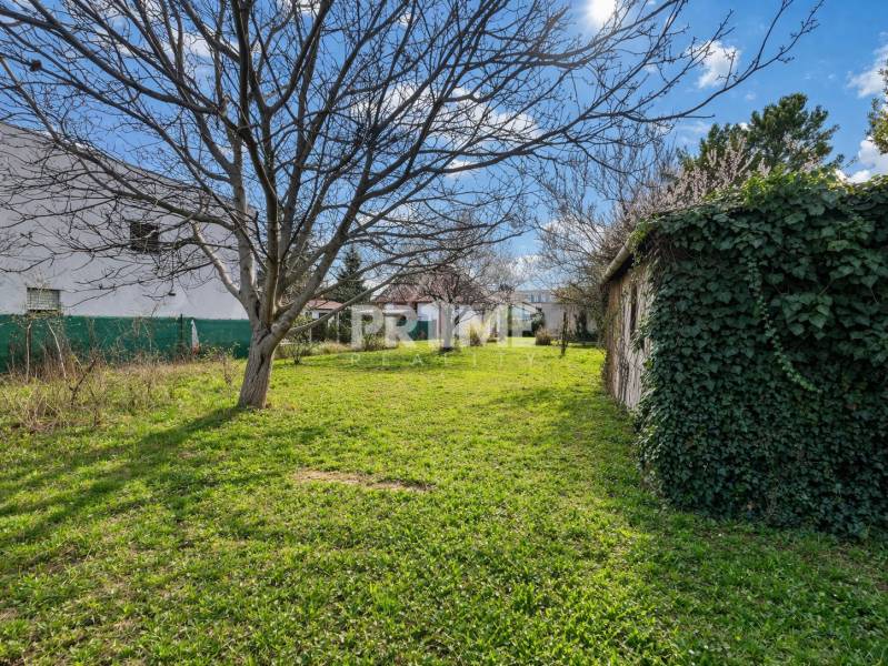 Stavebný pozemok – 604 m2, Stredná ul., Ružinov – časť Trnávka