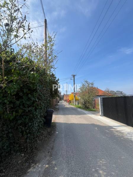 Stavebný pozemok – 604 m2, Stredná ul., Ružinov – časť Trnávka