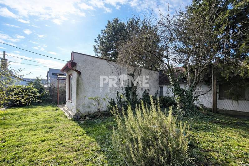 Stavebný pozemok – 604 m2, Stredná ul., Ružinov – časť Trnávka