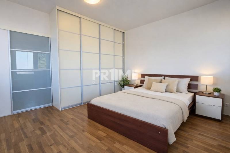 Slnečný 2i byt s loggiou, garáž, pivnica, novostavba, Stromová-Kramáre