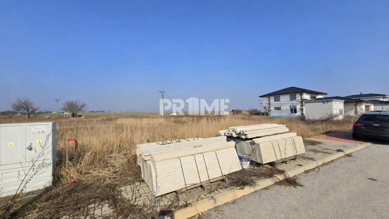 Stavebný pozemok – 970 m2, obec Jablonec – blízko Cífera