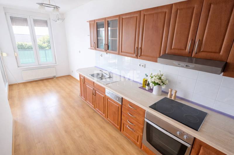 Priestranný 3i byt, loggia, parking, projekt Boria, Drieňová, Ružinov