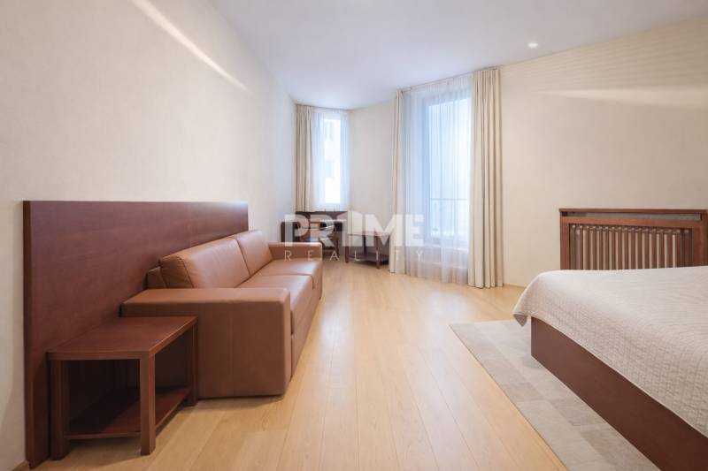 VEĽKOMETRÁŽNY 3i byt, 2xkúpeľňa, šatník, balkón, klíma, garáž, CENTRUM