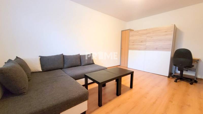 Pekný 2i byt, REKONŠTRUKCIA, TICHÁ ČASŤ, ulica A.Gwerkovej, Petržalka