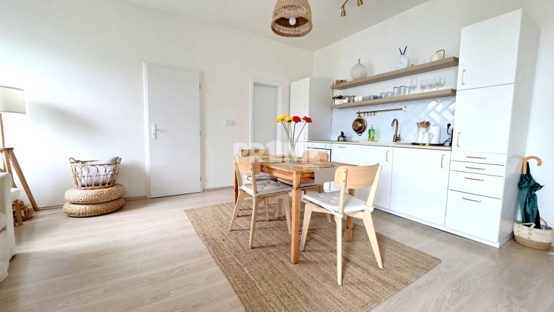 ŠTÝLOVÝ 2i BYT, REKONŠTRUKCIA, BALKÓN, KLÍMA, Murgašová ulica