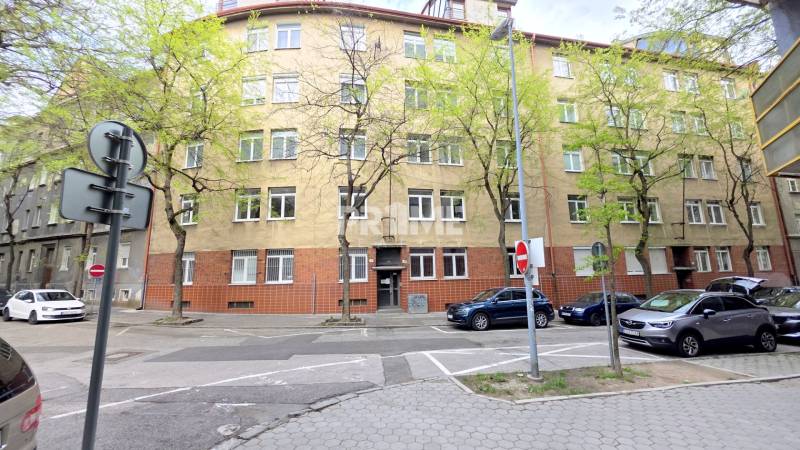 ŠTÝLOVÝ 2i BYT, REKONŠTRUKCIA, BALKÓN, KLÍMA, Murgašová ulica