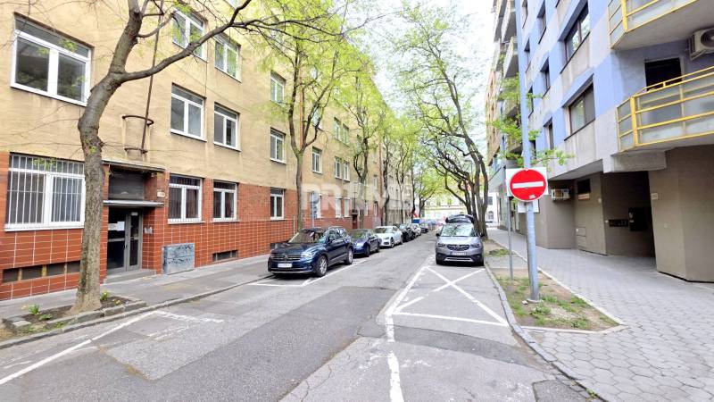 ŠTÝLOVÝ 2i BYT, REKONŠTRUKCIA, BALKÓN, KLÍMA, Murgašová ulica