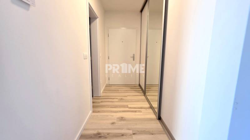 MODERNÝ 2i byt, POD VINICOU, LOGGIA, PARKING, Nové Mesto