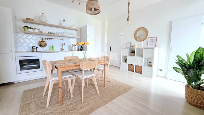 ŠTÝLOVÝ 2i BYT, REKONŠTRUKCIA, BALKÓN, KLÍMA, Murgašová ulica