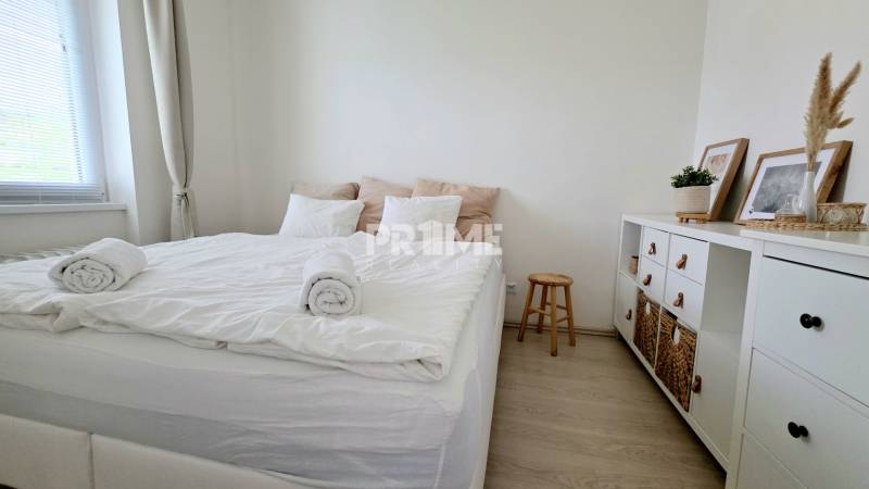 ŠTÝLOVÝ 2i BYT, REKONŠTRUKCIA, BALKÓN, KLÍMA, Murgašová ulica