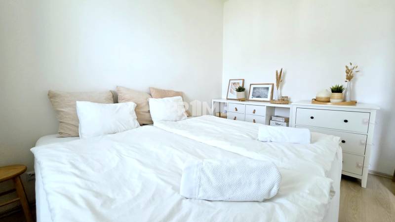 ŠTÝLOVÝ 2i BYT, REKONŠTRUKCIA, BALKÓN, KLÍMA, Murgašová ulica