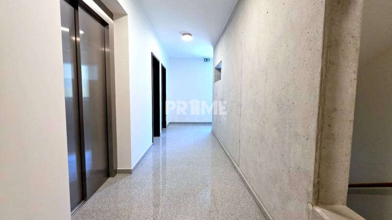 MODERNÝ 2i byt, POD VINICOU, LOGGIA, PARKING, Nové Mesto