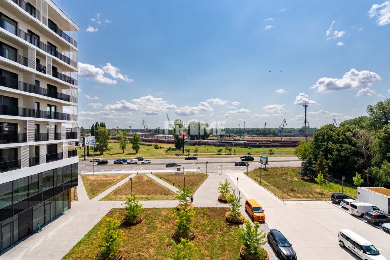 EXKLUZÍVNY 2i byt, PRÍSTAVNA,LOGGIA ,CHLADENIE,PARKING,Plynárenská ul.
