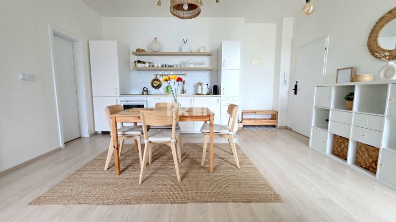ŠTÝLOVÝ 2i BYT, REKONŠTRUKCIA, BALKÓN, KLÍMA, Murgašová ulica