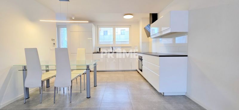 U NÁS ! MODERNÝ 2i byt, NOV. BALKÓN, LOGGIA,PARKING,KLÍMA,Bezručova ul
