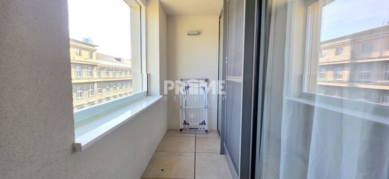 U NÁS ! MODERNÝ 2i byt, NOV. BALKÓN, LOGGIA,PARKING,KLÍMA,Bezručova ul