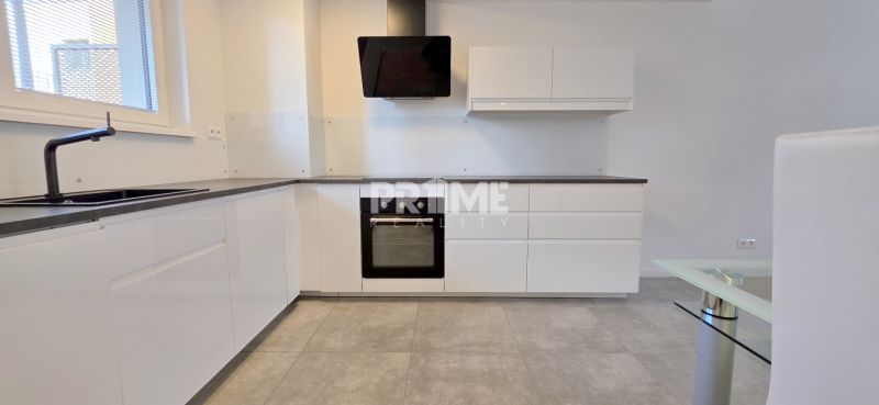 U NÁS ! MODERNÝ 2i byt, NOV. BALKÓN, LOGGIA,PARKING,KLÍMA,Bezručova ul