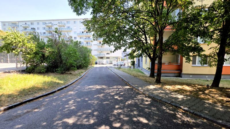 BÝVAJ PRVÝ v 1i BYTE, NOVÁ REKONŠTRUKCIA, BALKÓN, KLÍMA, Račianska ul.