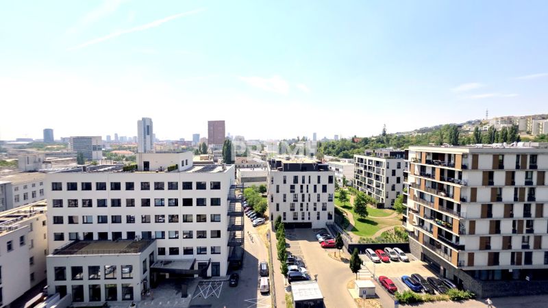 BÝVAJ PRVÝ v 1i BYTE, NOVÁ REKONŠTRUKCIA, BALKÓN, KLÍMA, Račianska ul.
