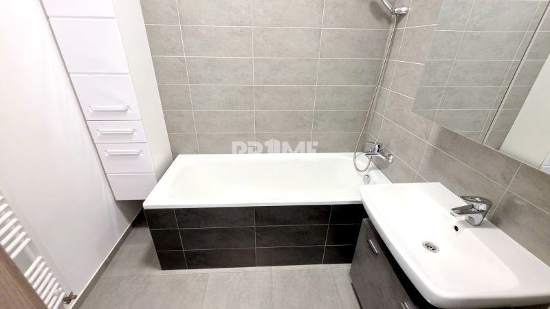 MODERNÝ 3i byt, SLNEČNICE, PARKING, LOGGIA, Zuzany Chalupovej