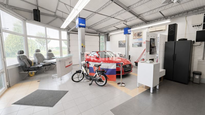 MODERNÝ, ZABEHNUTÝ, KOMPLETNE ZARIADENÝ AUTOSERVIS, LOZORNO