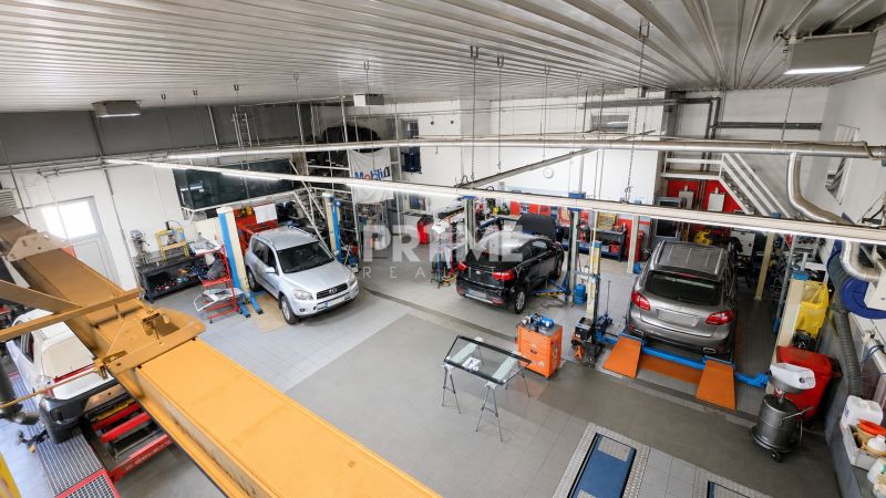 MODERNÝ, ZABEHNUTÝ, KOMPLETNE ZARIADENÝ AUTOSERVIS, LOZORNO