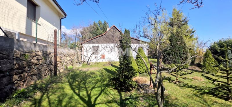 Jedinečný pozemok s domom pod lesom vo Svätom Jure – Neštich 