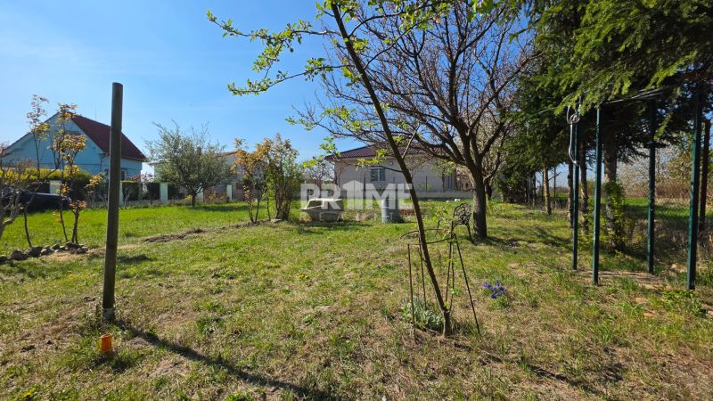 Slnečný rekreačný pozemok 521 m² s chatkou,Nové Košariská