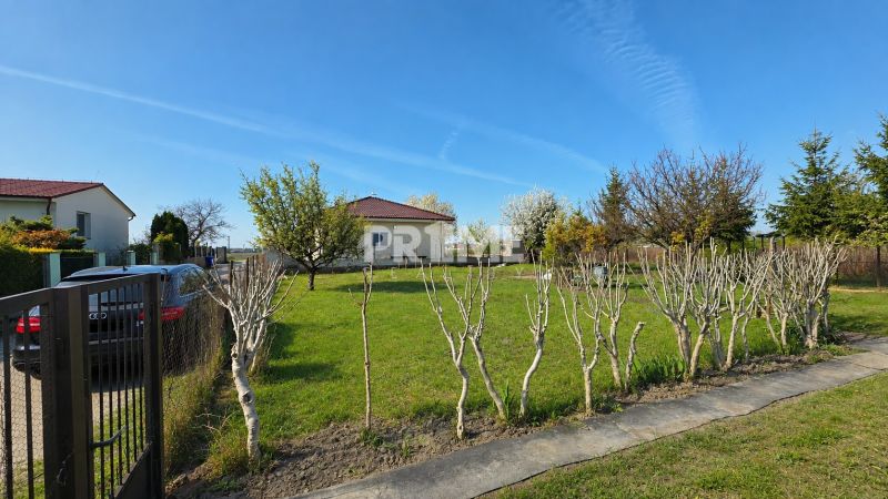 Slnečný rekreačný pozemok 521 m² s chatkou,Nové Košariská