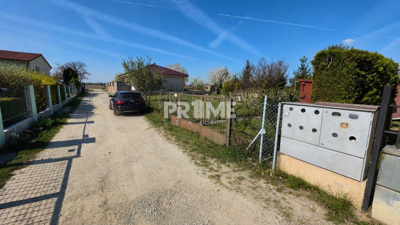 Slnečný rekreačný pozemok 521 m² s chatkou,Nové Košariská