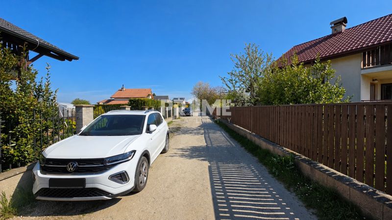 Slnečný rekreačný pozemok 521 m² s chatkou,Nové Košariská