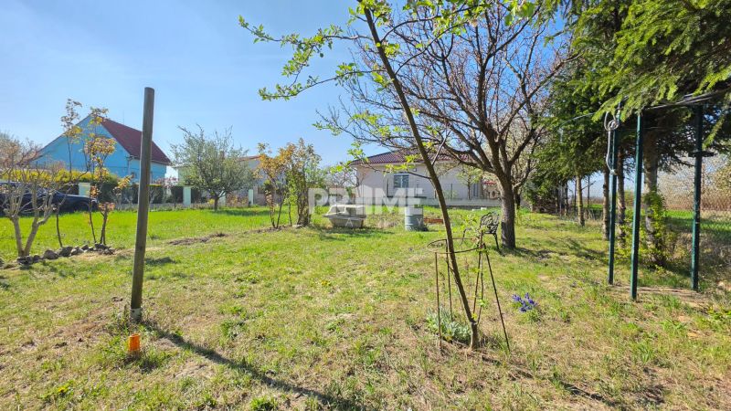 Slnečný rekreačný pozemok 521 m² s chatkou,Nové Košariská