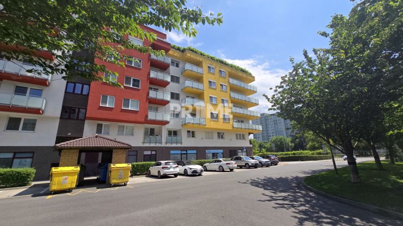 Prenájom - veľká samostatne uzamykateľná garáž, Lužná ul., Petržalka