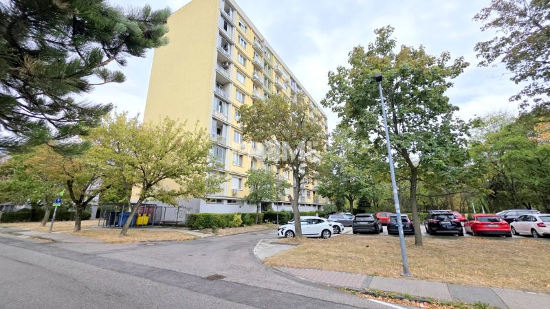 MODERNÝ 3i byt, REKONŠTRUKCIA, BALKÓN, LOGGIA, KLÍMA, Komárnická ulica
