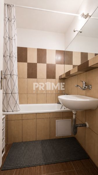 Priestranný 4-izbový byt s dvoma loggiami, Furdekova ul., Petržalka