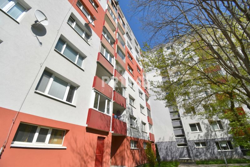 Pekný 3i byt, LOGGIA, REKONŠTRUKCIA, Farského ulica, Petržalka