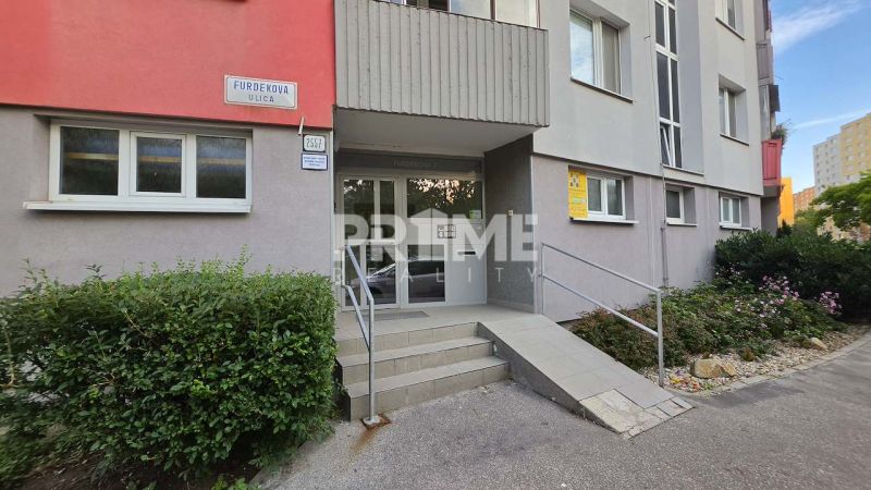 Priestranný a atypický 4i byt s dvoma loggiami, Furdekova, Petržalka