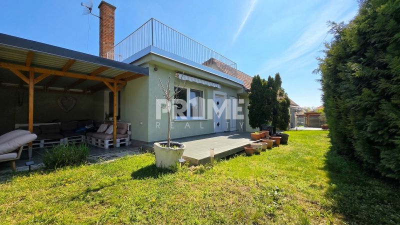 RD 3 izby + samostatný apartmán, tichá ulička, Krátka, Dunajská Lužná