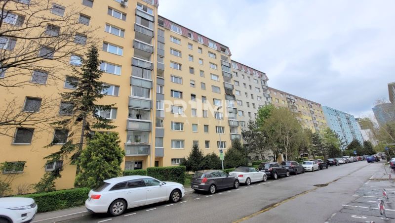 MODERNÝ 2i byt, REKONŠTRUKCIA, LOGGIA, Ondavská ulica, Ružinov